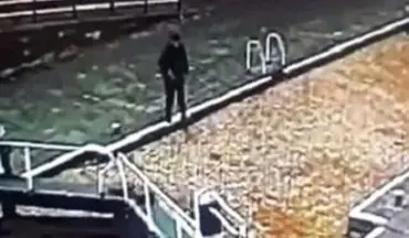 توجه بیش از حد پسر جوان به تلفن همراه جانش را به خطر انداخت +فیلم 