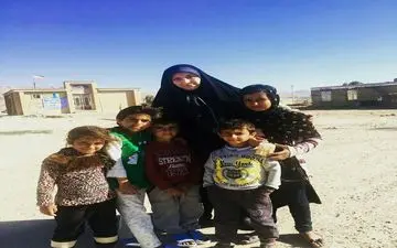 شابک با کتاب به دیدار کودکان زلزله زده کرمانشاه رفت/ عموفیتیله ای و فعالان حوزه کتاب کودک به همراه تیم شابک در مناطق زلزله زده