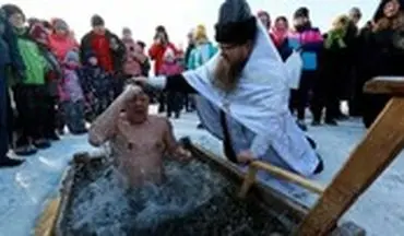 غسل کردن روس‌ها در دمای هوا منفی ۱۵درجه!