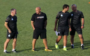  مربی خارجی، رسما استقلالی شد