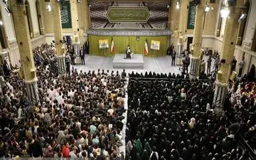 آغاز دیدار دانش‌آموزان و دانشجویان با رهبر انقلاب

