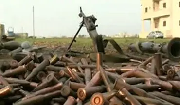 کشف مقادیر زیادی سلاح از تروریست‌ها در حومه حمص + فیلم 