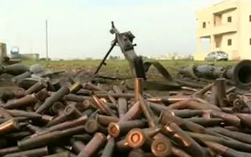کشف مقادیر زیادی سلاح از تروریست‌ها در حومه حمص + فیلم 