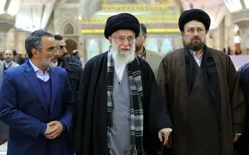 رهبر انقلاب در حرم امام خمینی(ره) و گلزار شهدا حضور یافتند