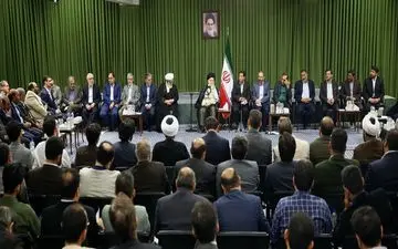 راجع به زبان فارسی حقیقتا نگرانم / از صداوسیما گله‌مندم