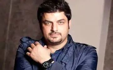  مدل موهای عجیب و غریب آقای بازیگر مشهور در کنار همسرش