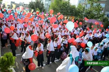 شور و اشتیاق فرشتگان مهرآفرین دبستان مهر آذین در اولین روز مهر 
