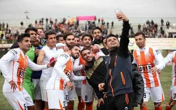 سلفی بعد از پیروزی شیرین