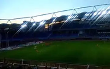 تشویق عادل فردوسی پور در ورزشگاه امام رضا(ع) مشهد 