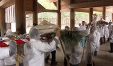 اهدای کیک ۴۵۰ کیلویی به یک معبد توسط کشاورزان ژاپنی