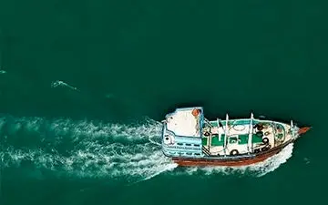 ۱۰ فروند لنج بی‌هویت در بندرلنگه توقیف شدند