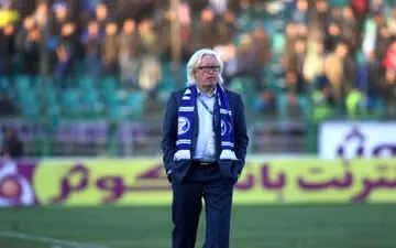 کری سرمربی استقلال در جمع بازیکنان