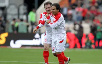 پرسپولیس بهترین دروازه بان آسیا را دارد/ بیرانوند یک نعمت است!