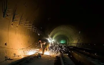 ریزش آوار کارگاه مترو در مولوی