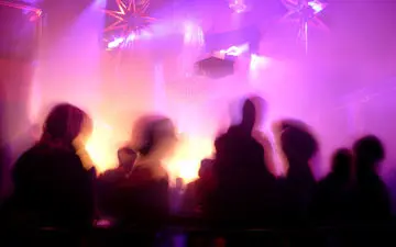 «زگیل پارتی»؛ مد نگران‌کننده در میان نوجوانان و جوانان