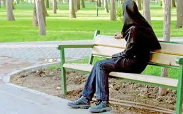 یک قدم تا سرنوشت تلخ دختر جوان!