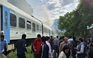 قطار حومه ای هشتگرد - تهران دچار آتش سوزی شد