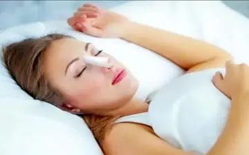 بعد از عمل جراحی بینی چطوری بخوابیم که فرم بینی عوض نشود؟| نحوه صحیح خوابیدن بعد از جراحی بینی
