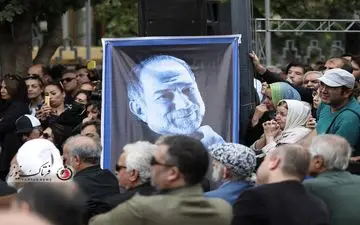 گزارش تصویری از مراسم تشییع آتیلا پسیانی / بازیگرانی که گریه هایشان تمامی نداشت!