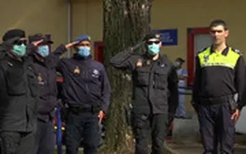 قدردانی ماموران پلیس پرتغال از پرستاران و پزشکان