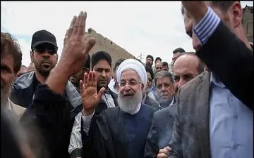 رئیس جمهور از مناطق سیل زده اهواز بازدید کرد