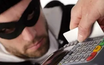 این سارقان با دستگاه پوز سرقت می کردند

