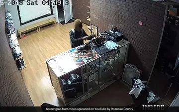 سرقت عجیب سارق کفش فروشی سوژه رسانه ها شد! + فیلم