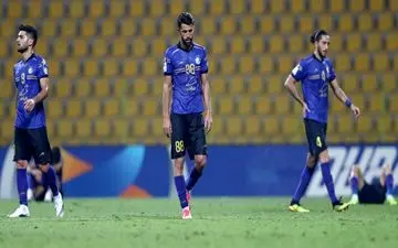 واکنش هافبک استقلال به ناراحتی پس از تعویض