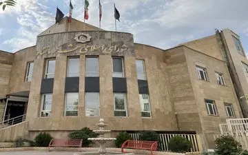  لزوم برخورد قاطع با اعضای متخلف شورا/‌ برخورد نمی‌شود شورا را منحل کنید

