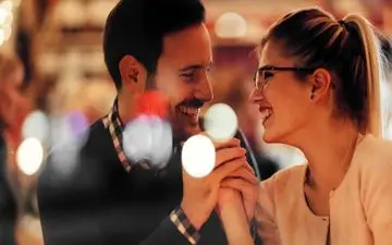 6 ویژگی یک دختر عاشق | پسر ها بخوانند !!!