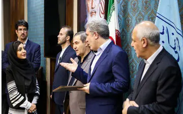 تجلیل معاون رییس جمهور از خانم بازیگر