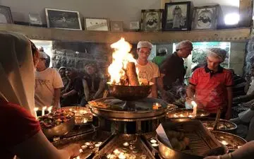 گردهمایی زرتشتیان در زیارتگاه «پیرسبز»