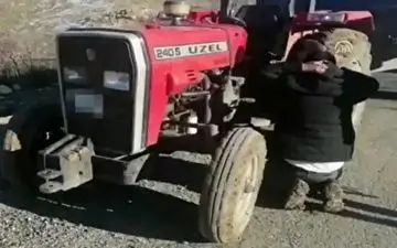 کشف ۲۵۰ کیلوگرم حشیش از یک تراکتور + فیلم