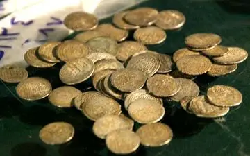 کشف ۱۴ سکه و یک جام عتیقه در میامی