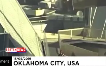 
لحظه نجات کارگران شیشه پاک کن از یک آسمان خراش + فیلم