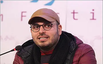 کارگردان «لاتاری»: مشکلی ندارم فیلمم با فیلم فارسی مقایسه شود + ویدئو