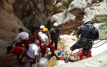 جداله 5ساعته بین مرگ و زندگی/ سقوط جوان 24 ساله به پرتگاه‌های پرآب درکش