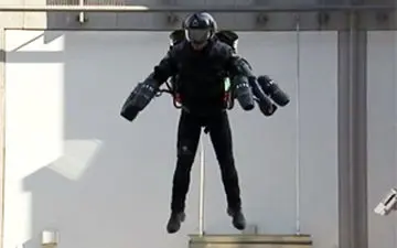 تجربه لذت بخش پرواز تک نفره به کمک لباسی حیرت انگیز + فیلم 