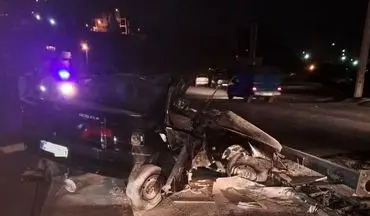 برخورد پژو ۴۰۵ با تیر چراغ برق دو نفر قربانی گرفت!