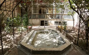 واکنش خانواده فرخزاد به ثبت خانه پدری فروغ