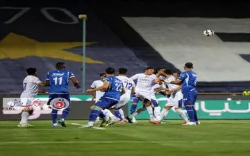 تصاویری دیدنی از جدال زیبای استقلال تهران با استقلال خوزستان 