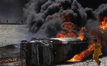راننده تانکر نفت کش زنده زنده در مریوان سوخت / جسد قابل شناسایی نیست