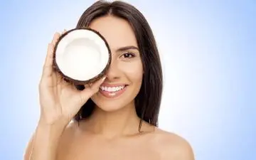  با شیر نارگیل پوست و موی خود را زیباتر کنید| فواید شگفت‌انگیز شیر نارگیل برای پوست و مو

