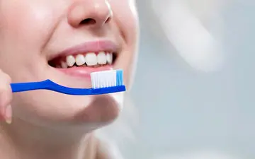 اینگونه مسواک بزنید تا جوان بمانید

