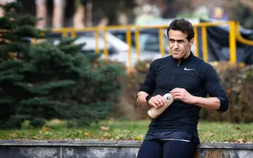 فورهند دیدنی علی کریمی در کل‌کل پینگ‌پنگی با جواد کاظمیان