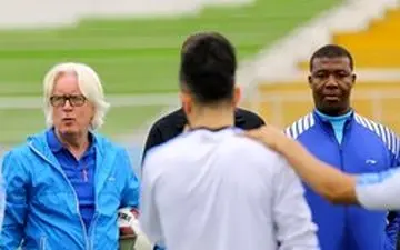  دردسر مربی استقلال در فرودگاه