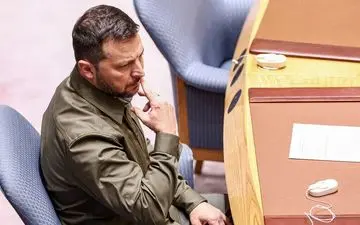 زلنسکی ۲ دستیار دیگر خود را عزل‌ کرد