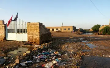 تحصیل دانش‌آموزان «آزادی» در مدرسه بی‌در و پیکر!! + فیلم