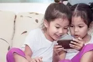 سن مناسب گوشی هوشمند برای کودکان: راهنمای والدین