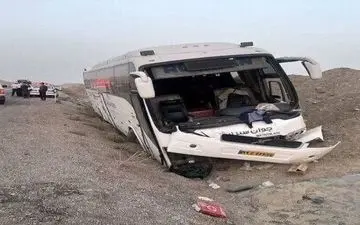 تصادف نفت‌کش و اتوبوس در همدان یک کشته و هفت مصدوم بر جا گذاشت